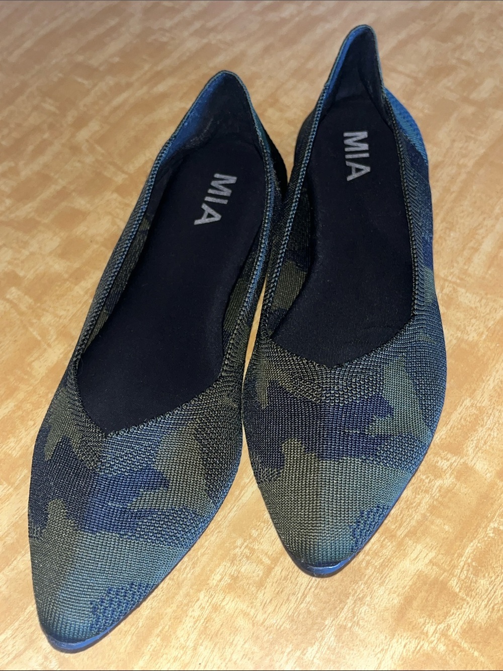 MIA Women's Pointed Toe Camo Knit Flats - Green/Black size 7.5